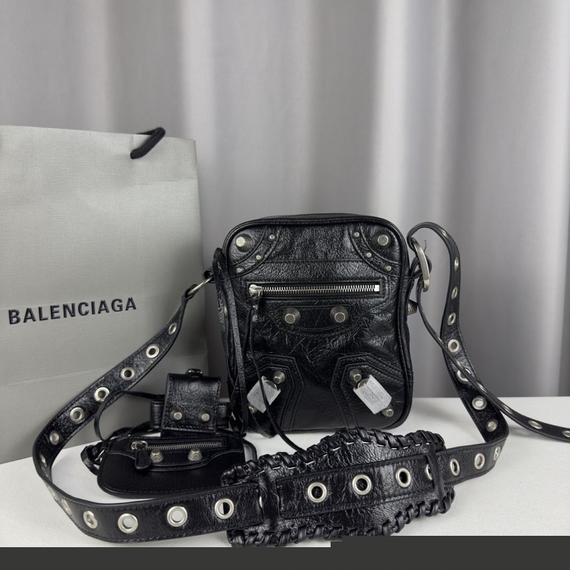 Ba*len*cia*ga top handle bags